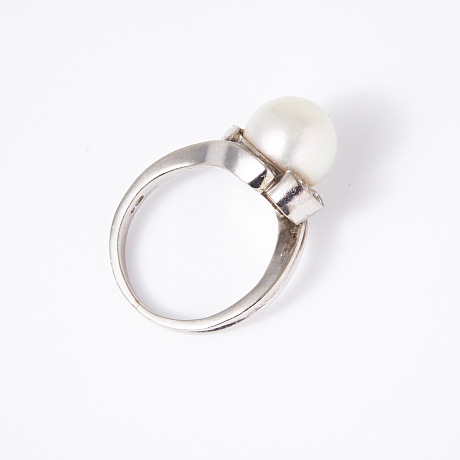 Ring 18 k vitguld pärla diamanter