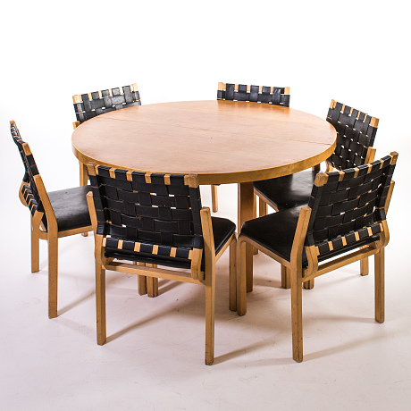 Bord och stolar av Alvar Aalto