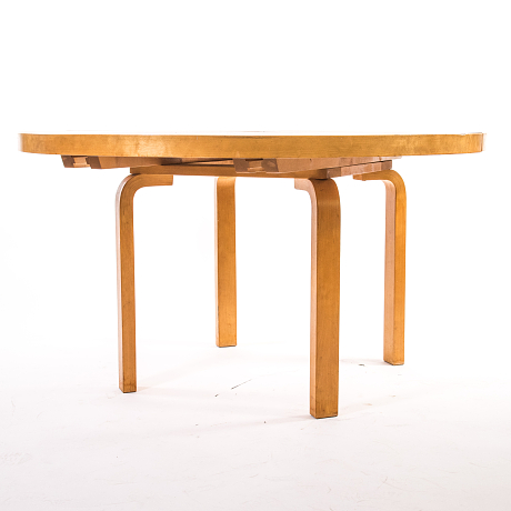 Bord och stolar av Alvar Aalto