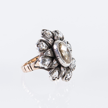 Ring med rosenslipade diamanter