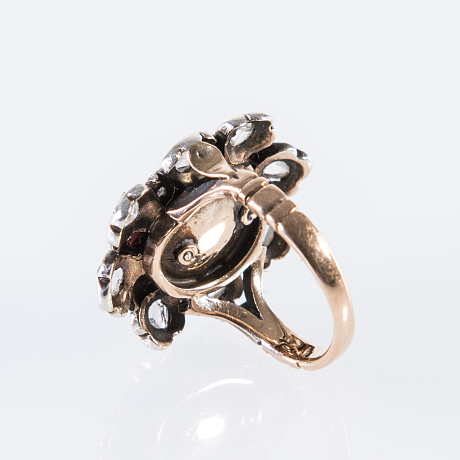 Ring med rosenslipade diamanter
