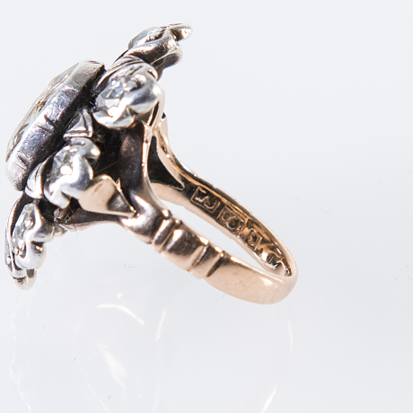 Ring med rosenslipade diamanter