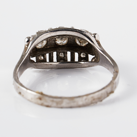 Ring 18 k vitguld diamanter